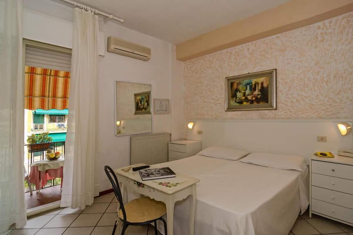 In-room safe, free WiFi