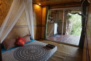 Deluxe Double Room with Air-con | Individually decorated, free WiFi, bed sheets - Deep House Seaview (Ko Lanta)