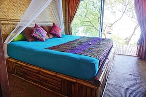Standard Double Room with Air-con | Individually decorated, free WiFi, bed sheets - Deep House Seaview (Ko Lanta)