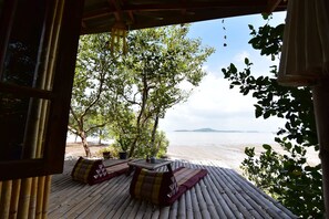 Standard Double Room with Air-con | Terrace/patio - Deep House Seaview (Ko Lanta)