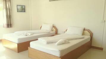 Standard Twin Room | In-room safe, desk, blackout curtains, free WiFi