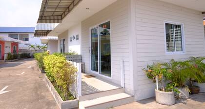 Hotel Supree by Mumsabai