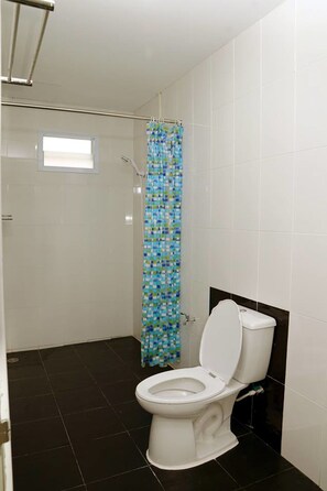 Dusche, kostenlose Toilettenartikel