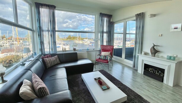TV - 6 pers Modern harbor house with fenced garden with the lake view (Anjum)