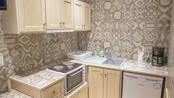 تجهيزات عازلة للصوت وأسرّة أطفال/رضّع (مجانًا) وواي فاي مجانًا