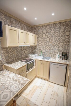 Soundproofing, free cribs/infant beds, free WiFi, bed sheets - CALLIOPE MAILLE STUDIOS & APARTMENTS (Kalymnos)