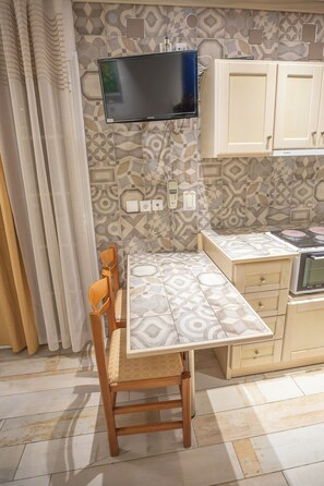 Soundproofing, free cribs/infant beds, free WiFi, bed sheets - CALLIOPE MAILLE STUDIOS & APARTMENTS (Kalymnos)