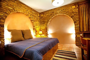 Soundproofing, free cribs/infant beds, free WiFi, bed sheets - Vasilis Studios (Kalymnos)