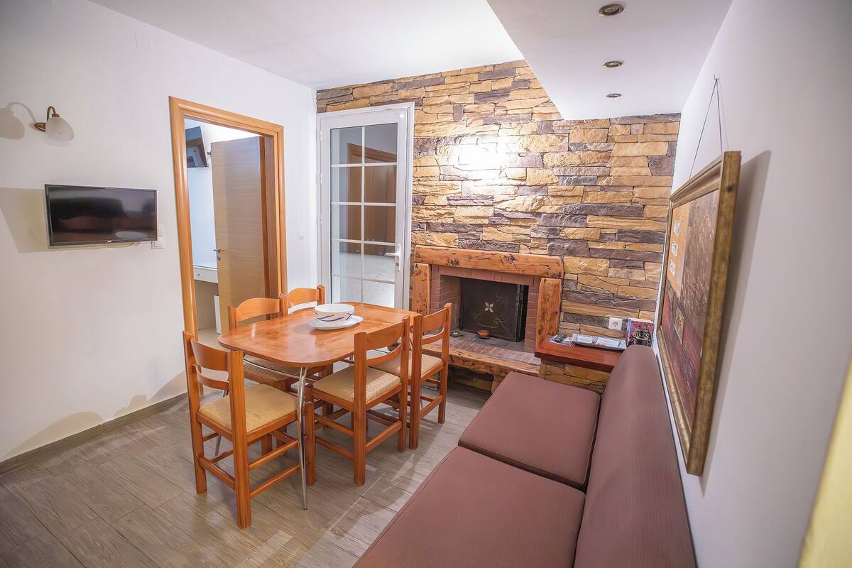House, 2 Bedrooms | Soundproofing, cribs (free), WiFi (free), bed sheets