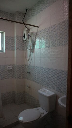 Family Suite Room | Bathroom