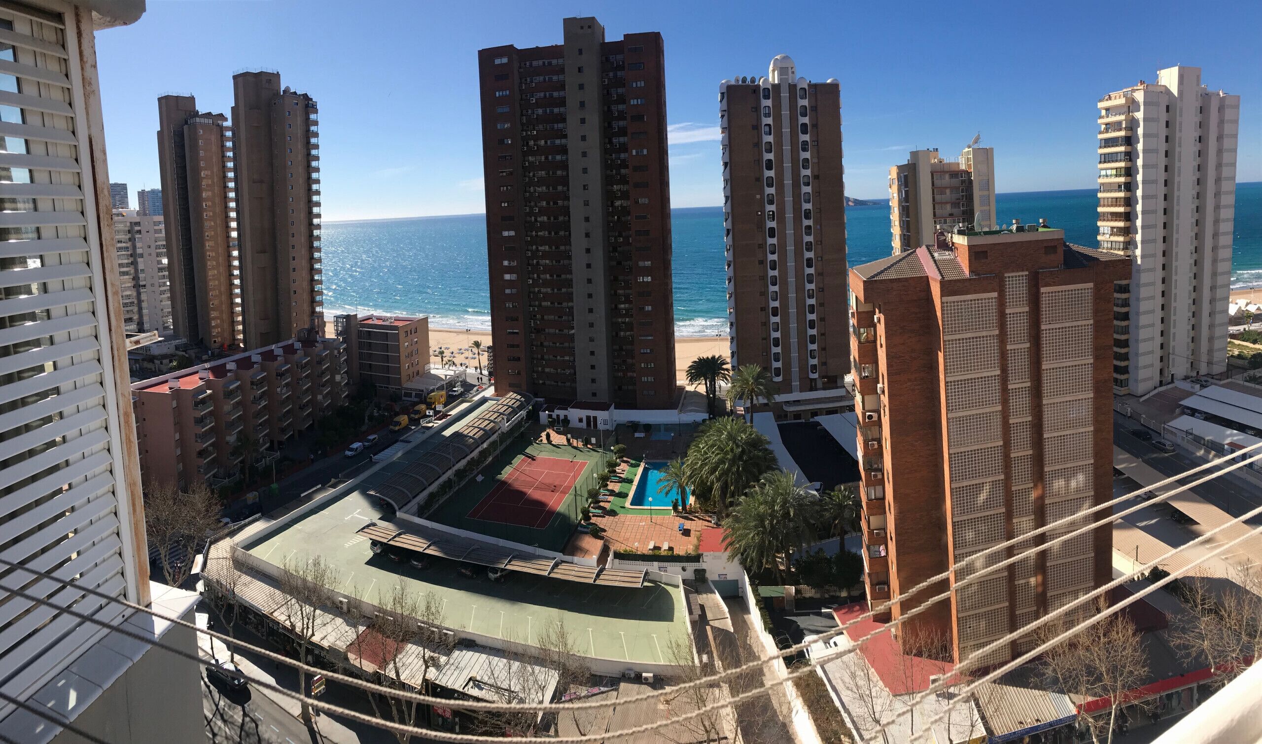 A high-rise building complex with a view of the beach and ocean.