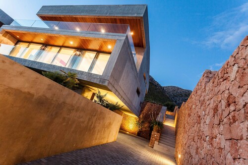 EXCLUSIVE VILLA OVERLOOKING THE BAY OF Puerto Pollensa