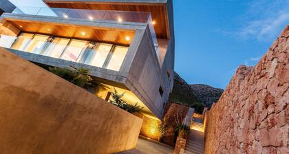 EXCLUSIVE VILLA OVERLOOKING THE BAY OF Puerto Pollensa