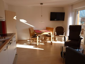 Condo, 2 Bedrooms, 2 Bathrooms, Mountain View (Rosen) | Living area