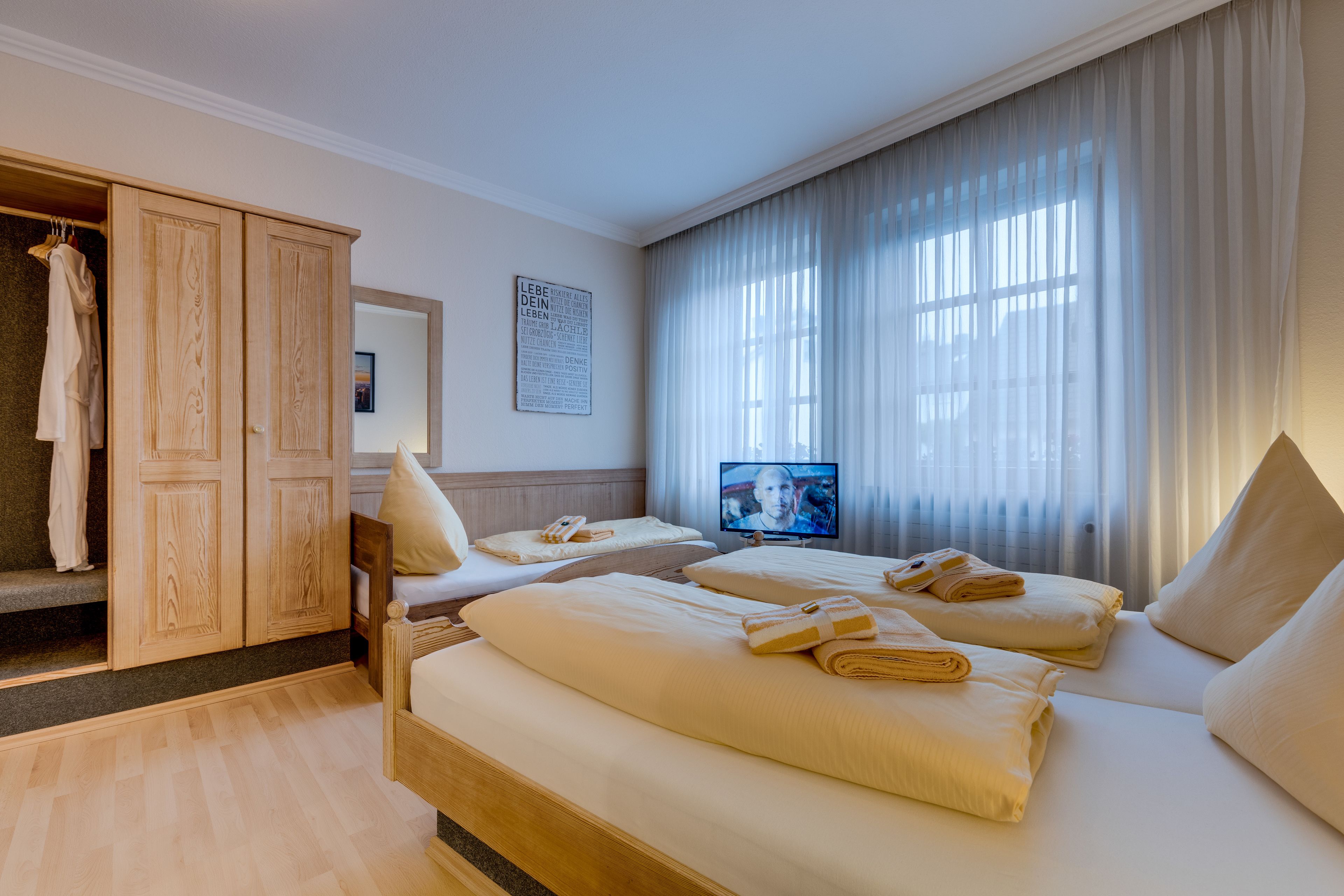 triple room | hypo-allergenic bedding, minibar, in-room safe, desk