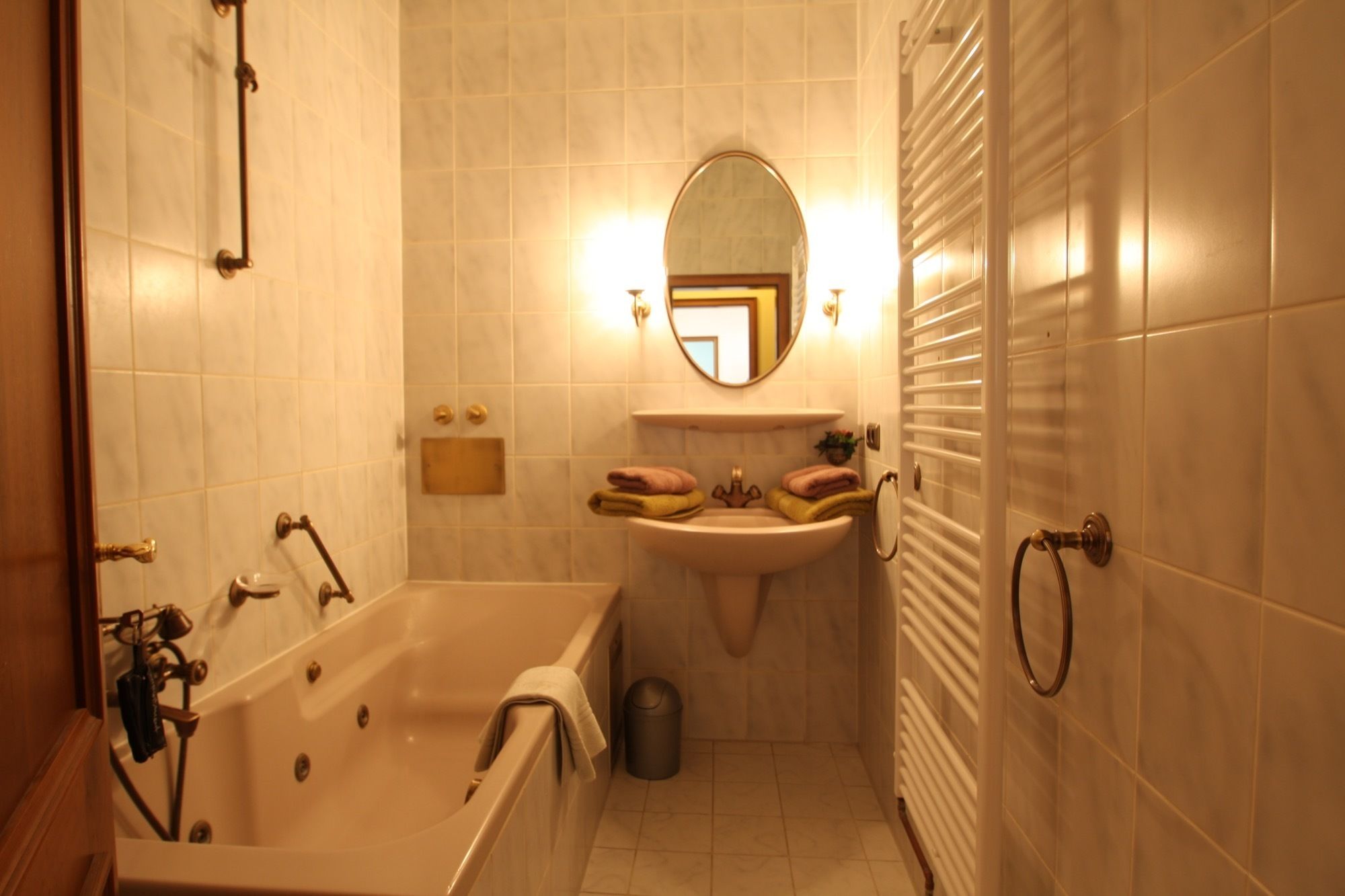 comfort suite | bathroom | free toiletries, hair dryer, dressing gowns, towels