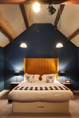 Ropa de cama de alta calidad, escritorio y cortinas blackout