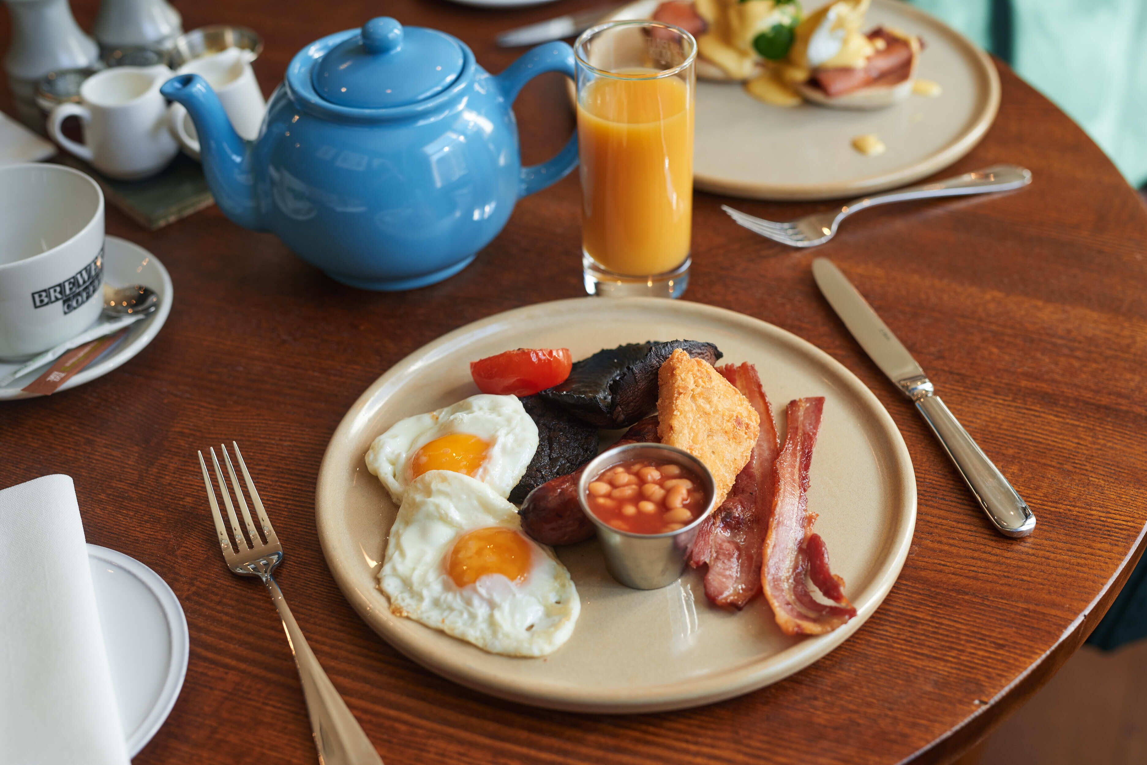 free daily full breakfast