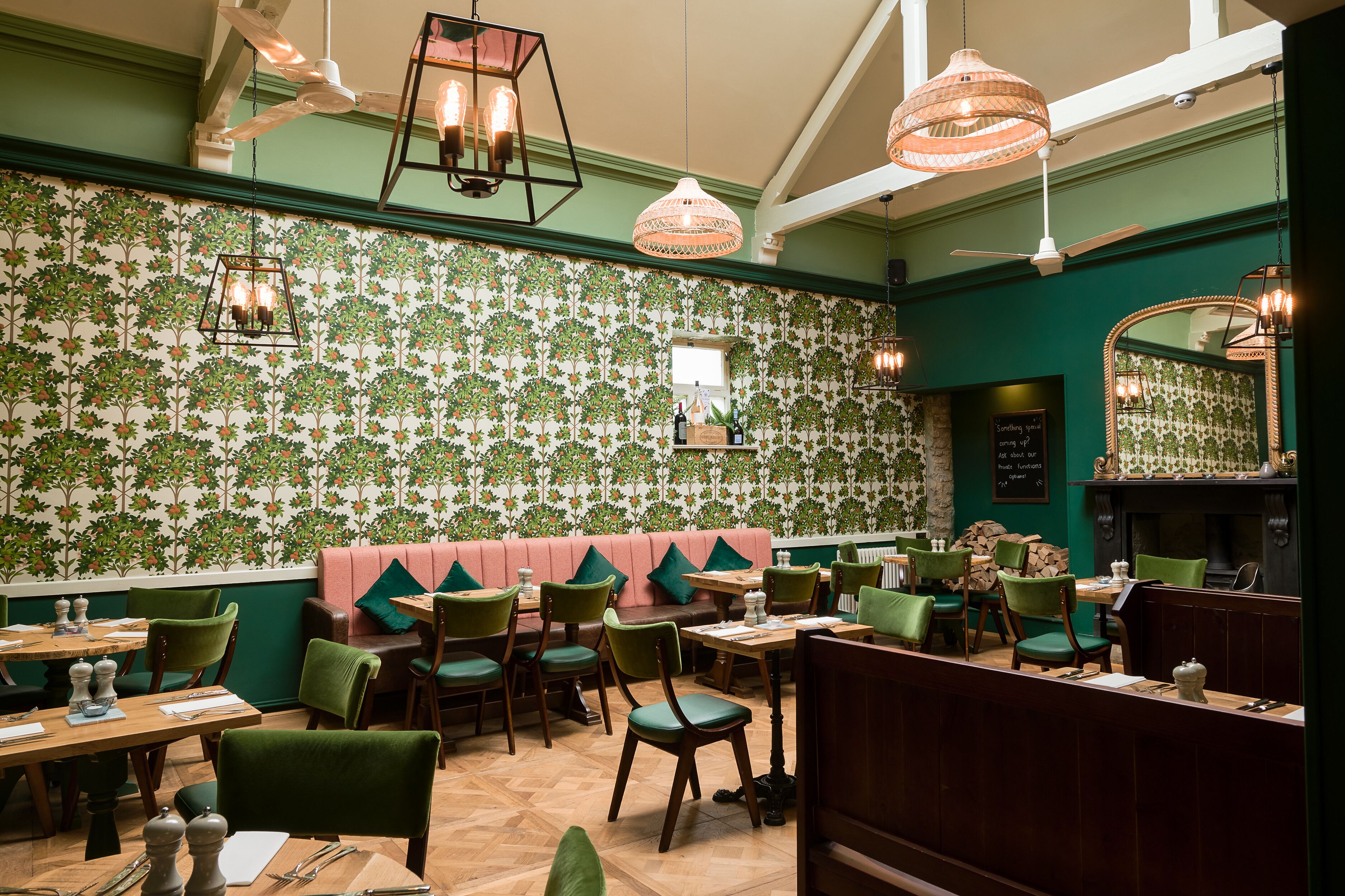 Breakfast, lunch, dinner served; British cuisine 