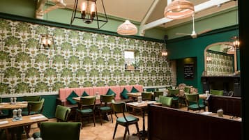 Breakfast, lunch, dinner served; British cuisine