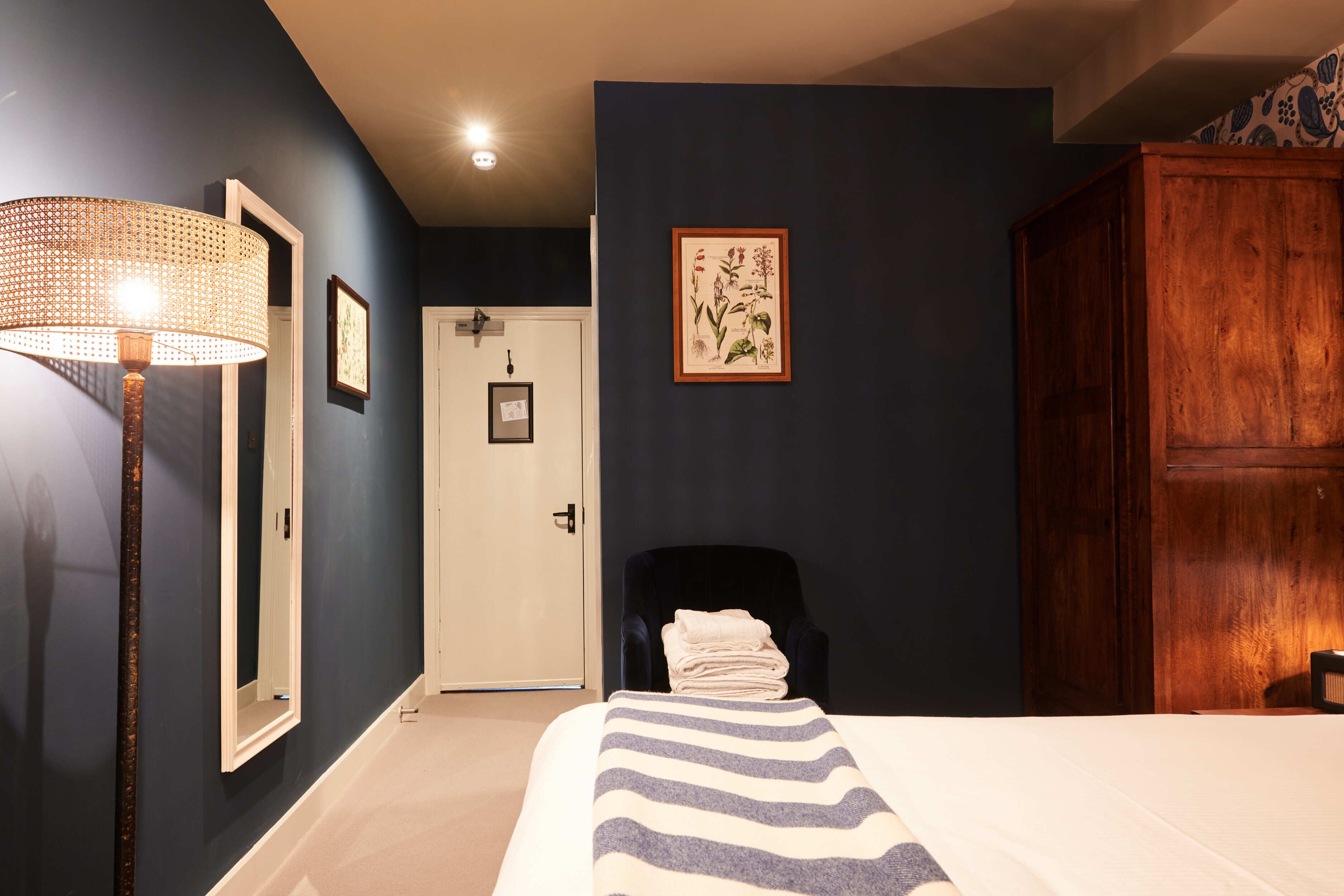 standard double room | premium bedding, desk, blackout curtains, iron/ironing board