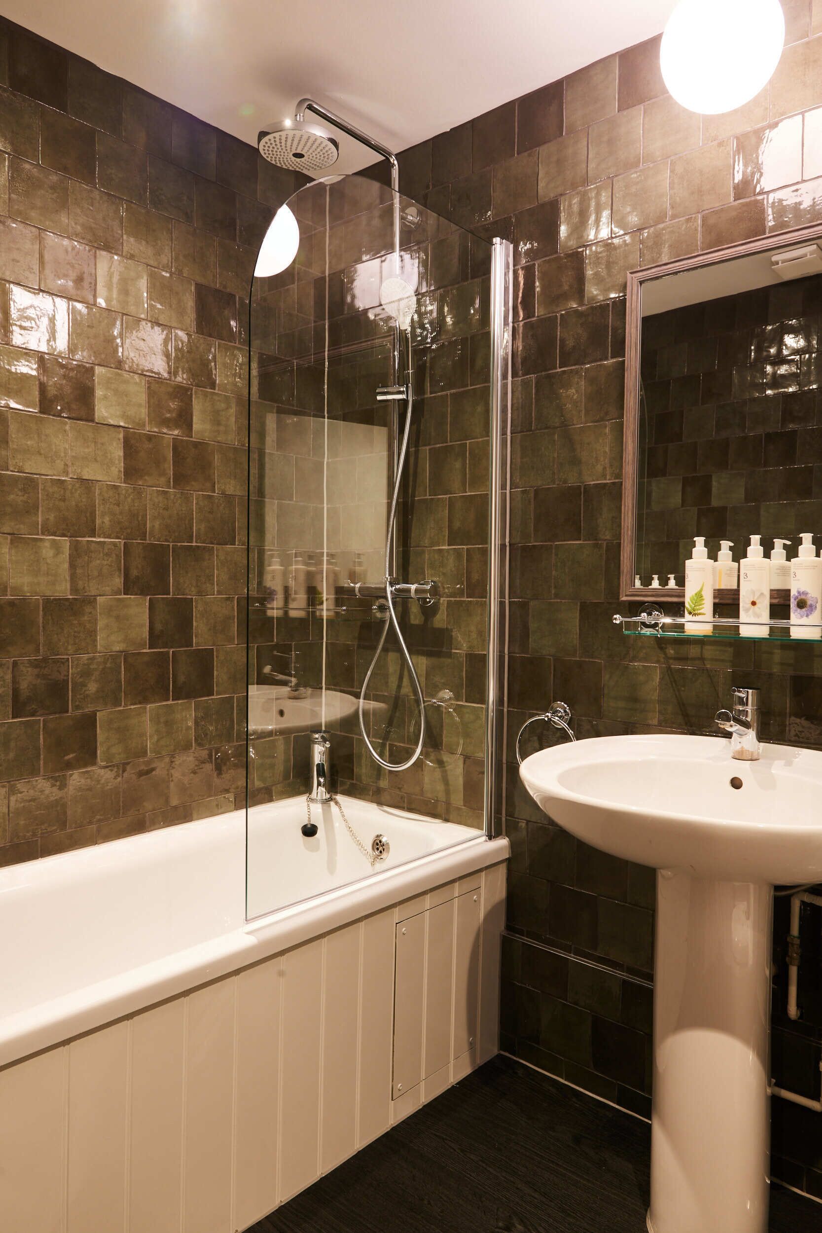 classic double room, 1 double bed | bathroom | deep-soaking bathtub, free toiletries, hair dryer, towels