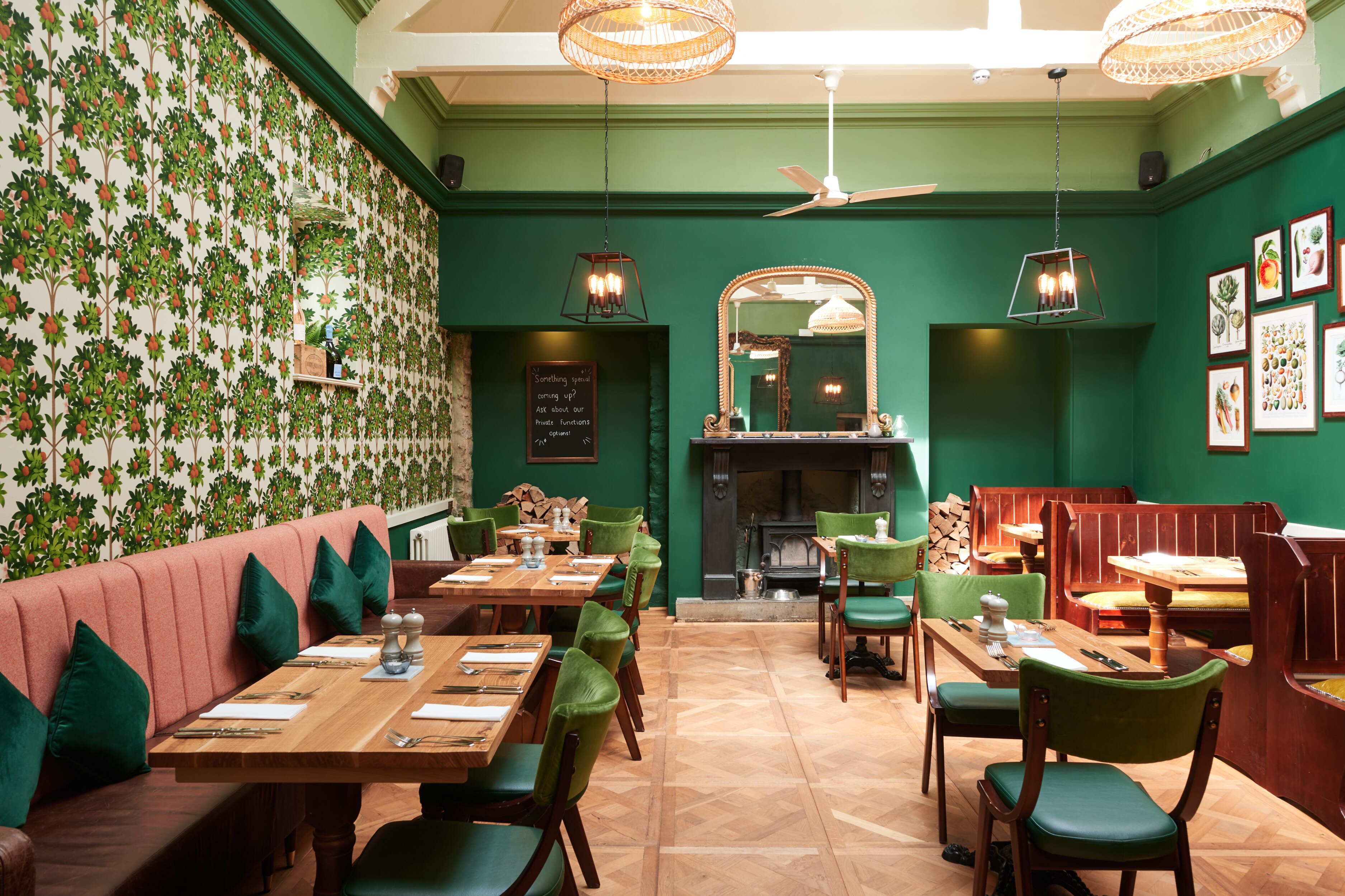 Breakfast, lunch, dinner served; British cuisine 