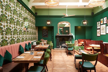 Breakfast, lunch, dinner served; British cuisine