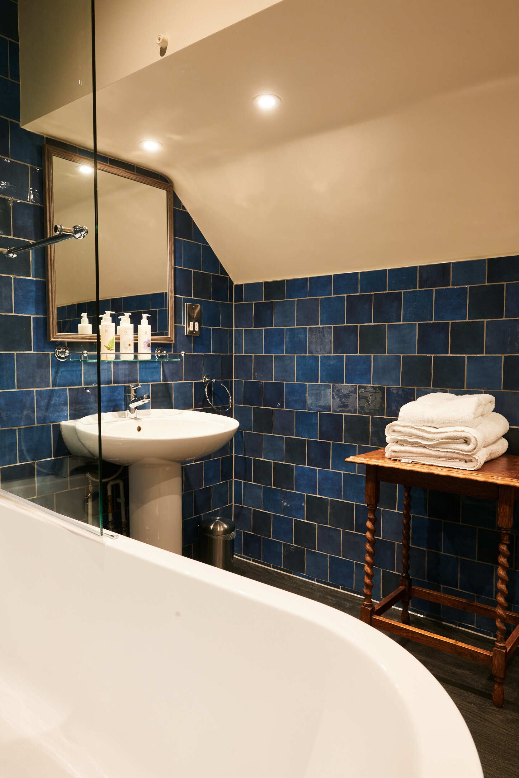 superior double room | bathroom | deep-soaking bathtub, free toiletries, hair dryer, towels
