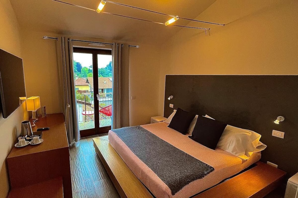 Superior-Doppel- oder -Zweibettzimmer, Seeblick | Minibar, Zimmersafe, Schreibtisch, schallisolierte Zimmer