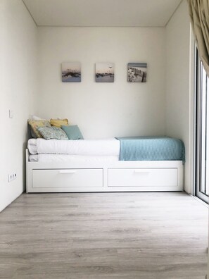 3 bedrooms, desk, iron/ironing board, travel cot
