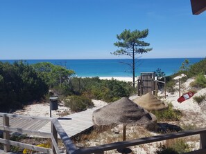 Plage à proximité, chaises longues