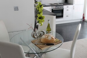 Dining - Wharf View - view of the canal (Chester)