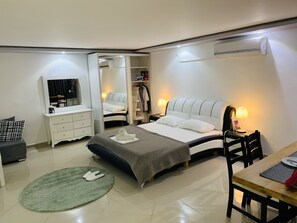 Deluxe Studio | Free wired internet, bed sheets - Spat Studio Apartment (Bat Yam)