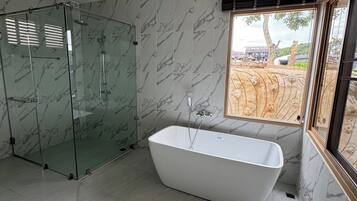 Superior tent, 1 slaapkamer | Badkamer | Een douche, gratis toiletartikelen