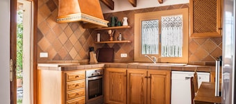 VIVIENDA UNIFAMILIAR AISLADA CON PISCINA, CASA RURAL EN UN TERRENO DE 35.000M2