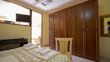 Schreibtisch, kostenlose Babybetten, Zustellbetten, kostenloses WLAN