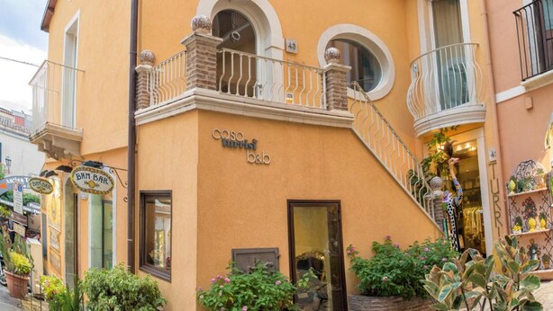 A building with a sign reading "Casa Tourist b&b" and balconies with railings. - Casa Turrisi (Taormina)