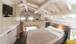 Ropa de cama de alta calidad, caja fuerte, escritorio