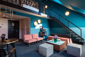 Suite – junior, 1 soverom | 1 soverom, allergitestet sengetøy, minibar og safe på rommet