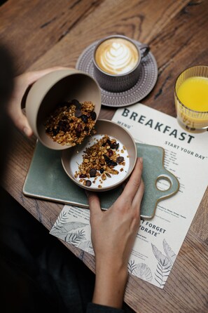 Tägliches nach Wunsch zubereitetes Frühstück gegen Gebühr