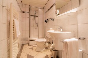 Suihku, hiustenkuivaaja