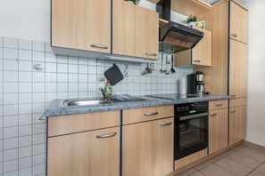 Fridge, oven - Apartment 2 (ID 048), Germany (Sankt Peter-Ording)