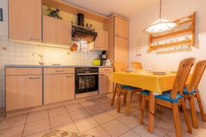 Fridge, oven