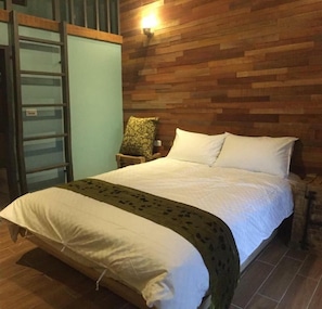 Desk, blackout curtains, free WiFi, bed sheets - Luck Homestay (New Taipei City)
