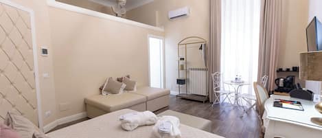Deluxe Double Room | Premium bedding, minibar, in-room safe, individually decorated