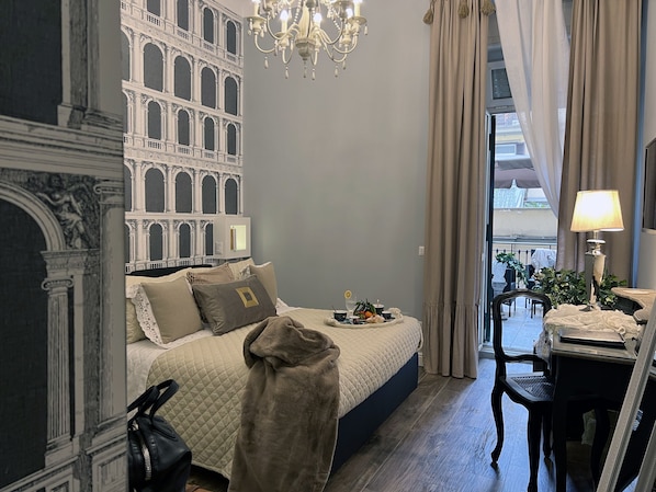 Deluxe Double Room | Premium bedding, minibar, in-room safe, individually decorated - Domus Deorum Deluxe (Naples)