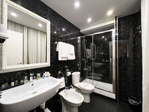 Deluxe Double Room | Bathroom | Shower, free toiletries, hair dryer, bathrobes - Domus Deorum Deluxe (Naples)