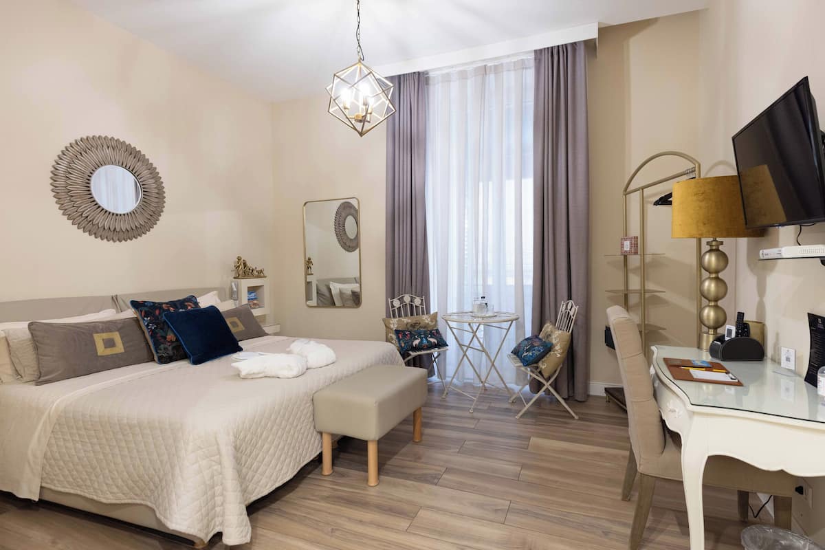 Camera Deluxe | Biancheria da letto di alta qualità, minibar, una cassaforte in camera