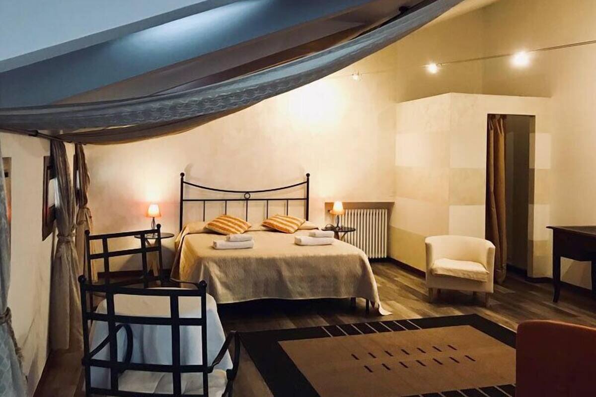 Minibar, desk, free cots/infant beds, free WiFi